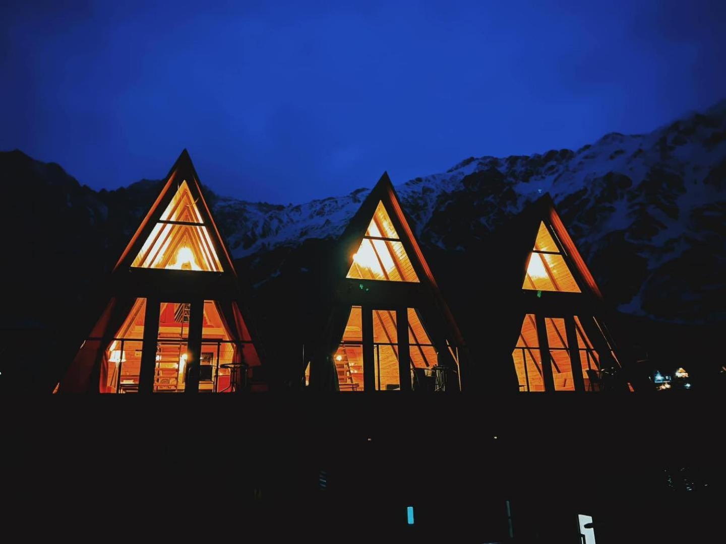 Готель Pyramid Kazbegi Екстер'єр фото
