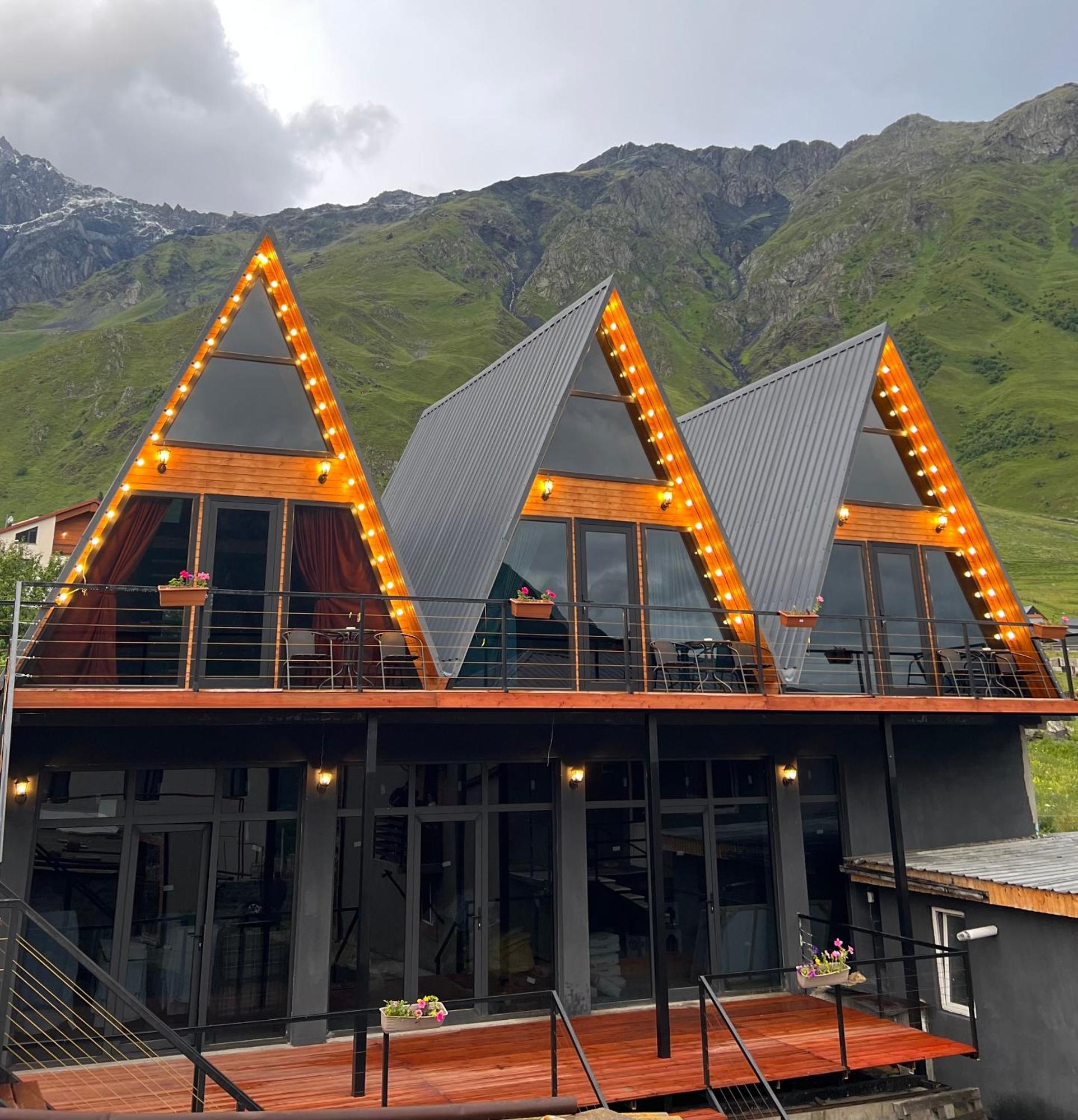 Готель Pyramid Kazbegi Екстер'єр фото